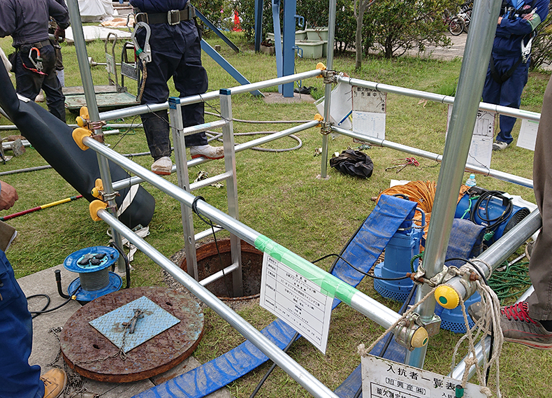 マンホール内での作業