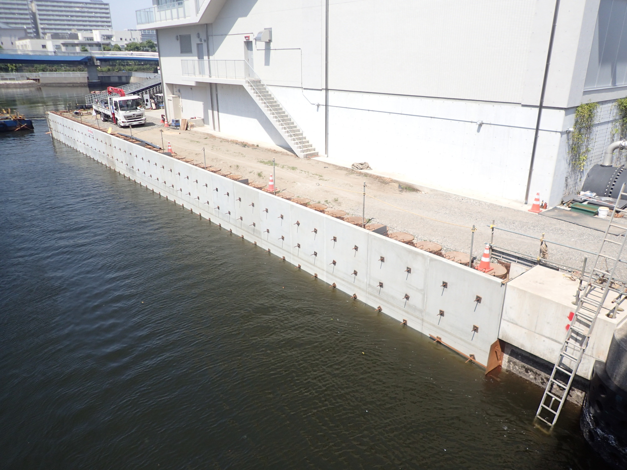 辰巳排水機場:護岸補強工事の写真2